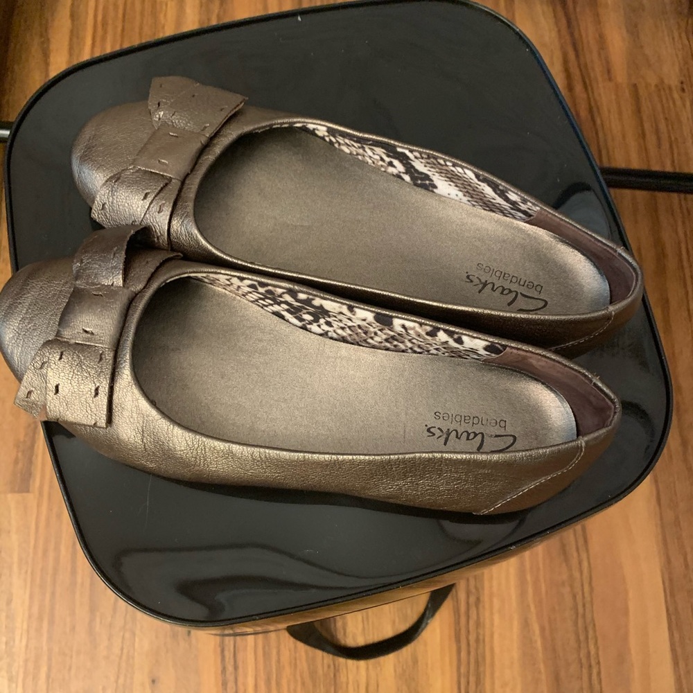 Clarks women’s flats